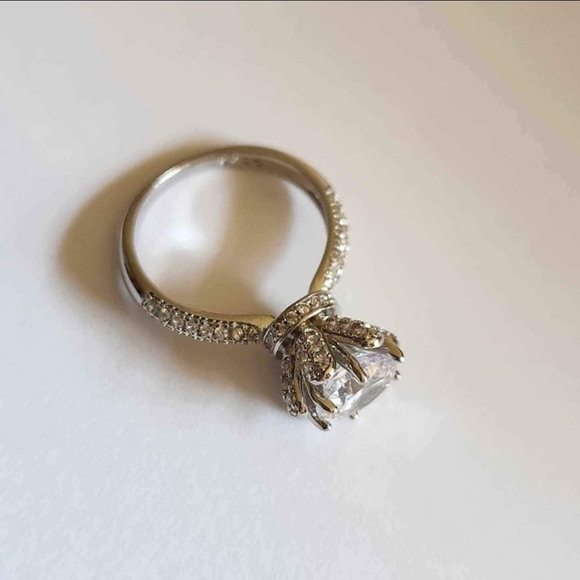 New 925 Silver Round Cut Diamond Flower Ring for Women - Picture 7 of 10